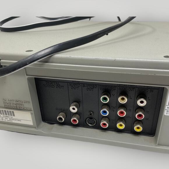 Vintage Sanyo VCR DVD Combo Player DVW-7200 Discontinued - Picture 4 of 4